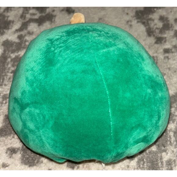 Kelly Toys Gideon the Guacamole Chips & Dips-Avocado Reversible Squishmellow - Picture 4 of 5